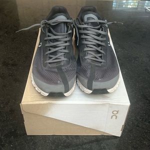 On Cloud Mens running shoes